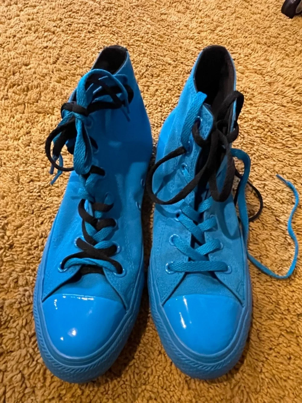 Converse vibrant blue